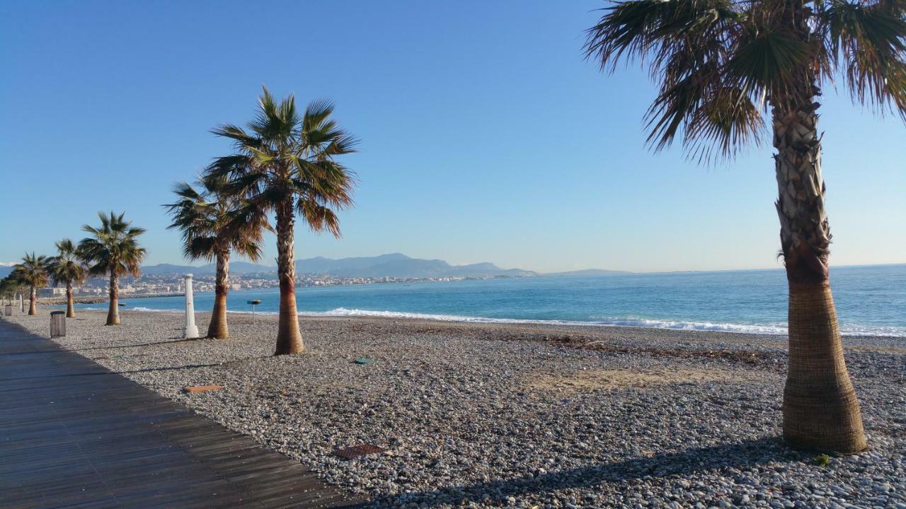 Résidence Cap Azur Maison N° 106 Villeneuve-Loubet Exterior foto